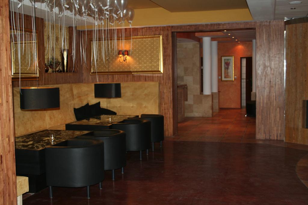 Hotel Tenishouse Marki  Esterno foto