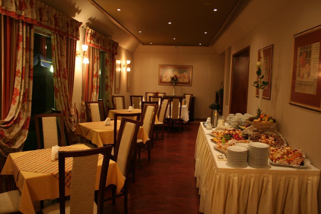 Hotel Tenishouse Marki  Esterno foto